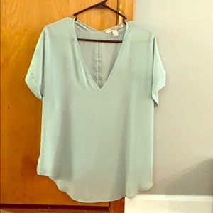 Short sleeved flowy top
